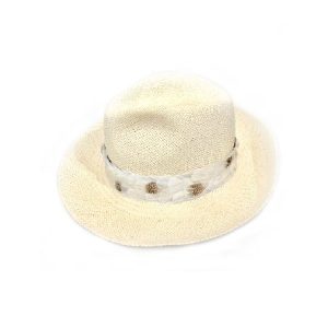 panama en paille customisé avec un gros gain en plume de dinde et de coq.