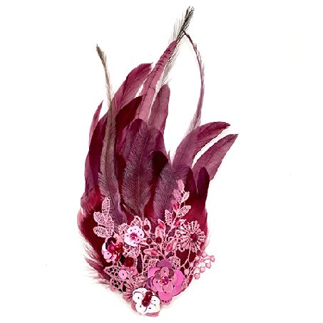 pince en plumes de coq framboises, dentelles, paillettes et perles de verres