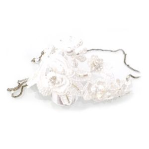 turban dentelle blanche, brodée de perles, paillettes et strass
