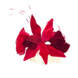 peigne fleurs en velours rouge, plumes d’autruches brulées