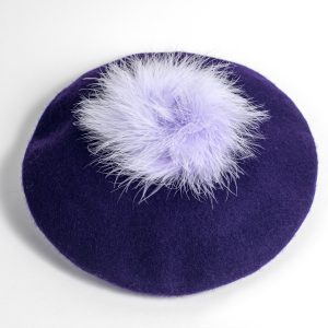 beret victoire violet et plumes d&rsquo;oie