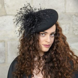 bibi amelia feutre noir et plumes d’autruche