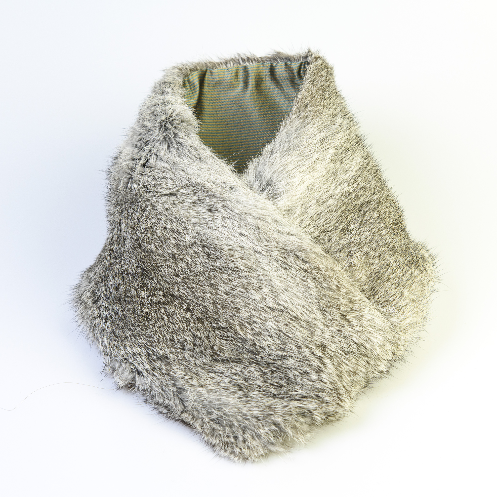 Echarpe col en soie et lapin gris – Image 2