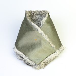 Echarpe col en soie et lapin gris