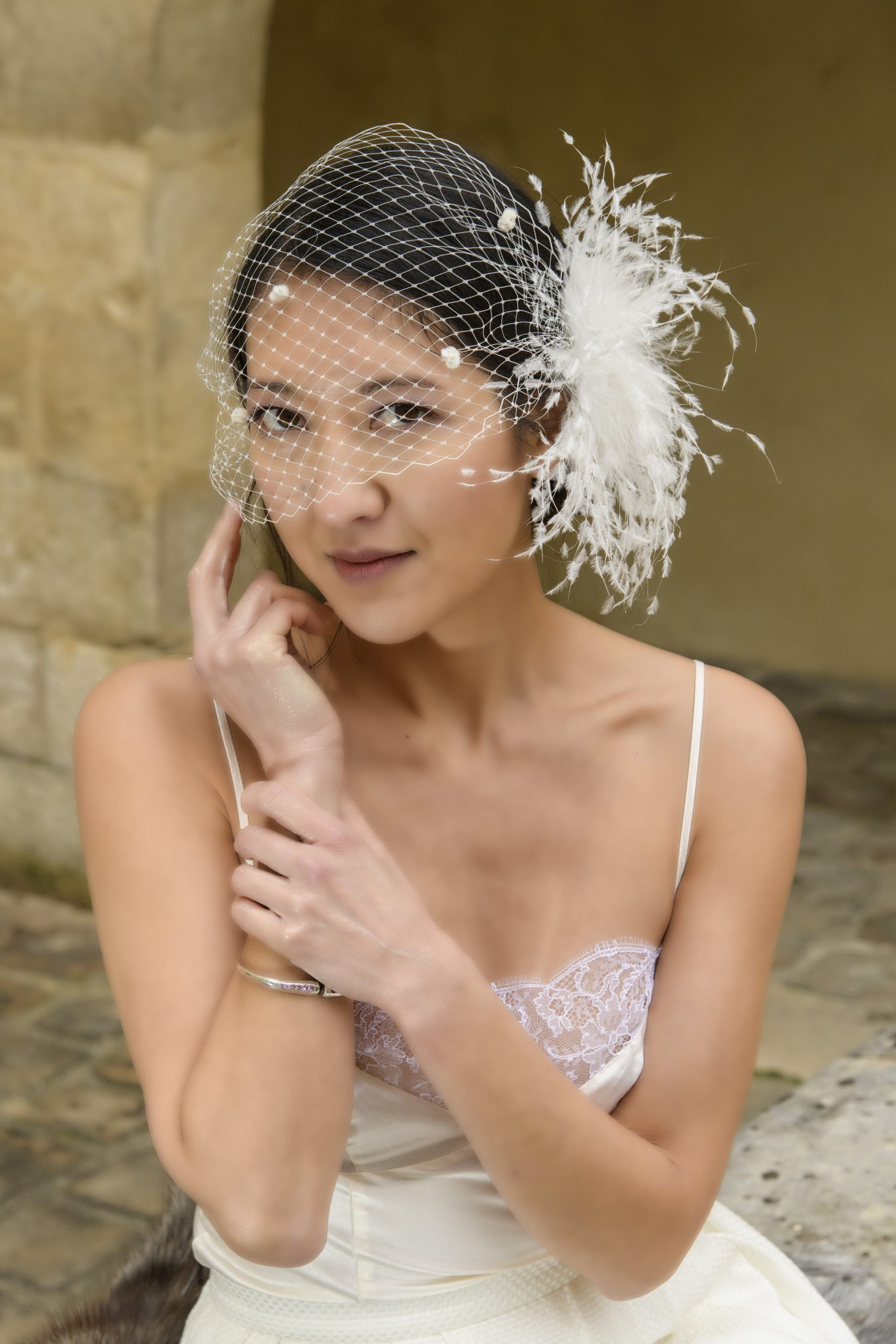 Pince plumes d autruche ivoire – Image 2