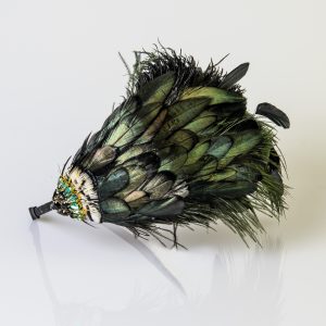 serre-tete plumes de coq et autruche strass noir et vert