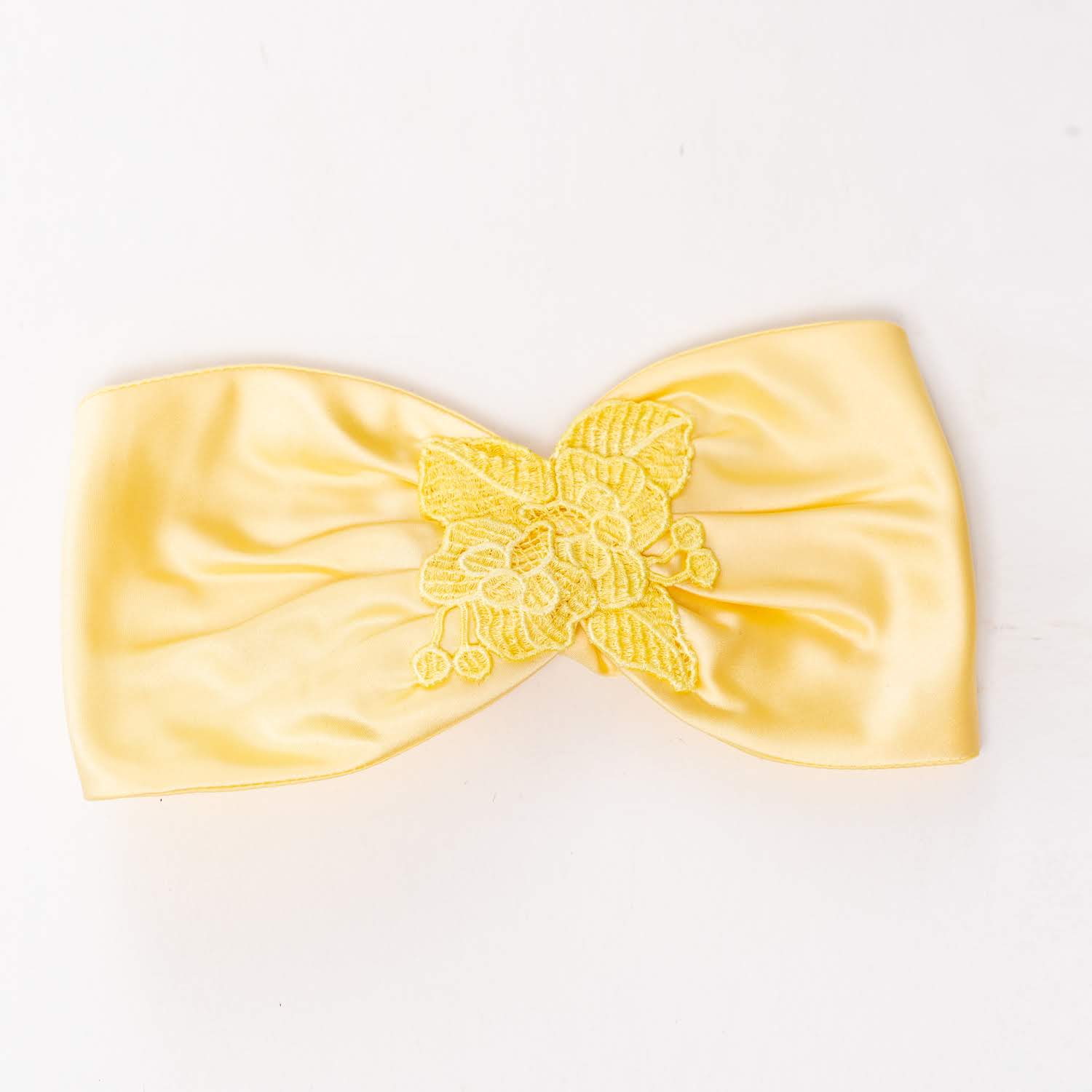 turban en satin duchesse guipure